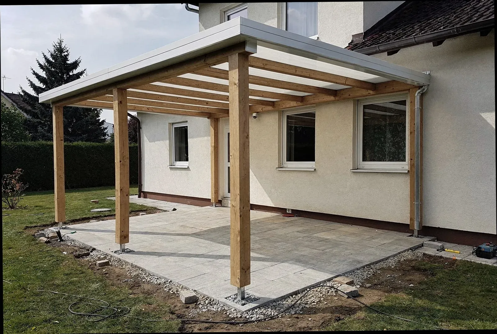 Fertiggestellte Glas-Terrassenüberdachung in Paderborn